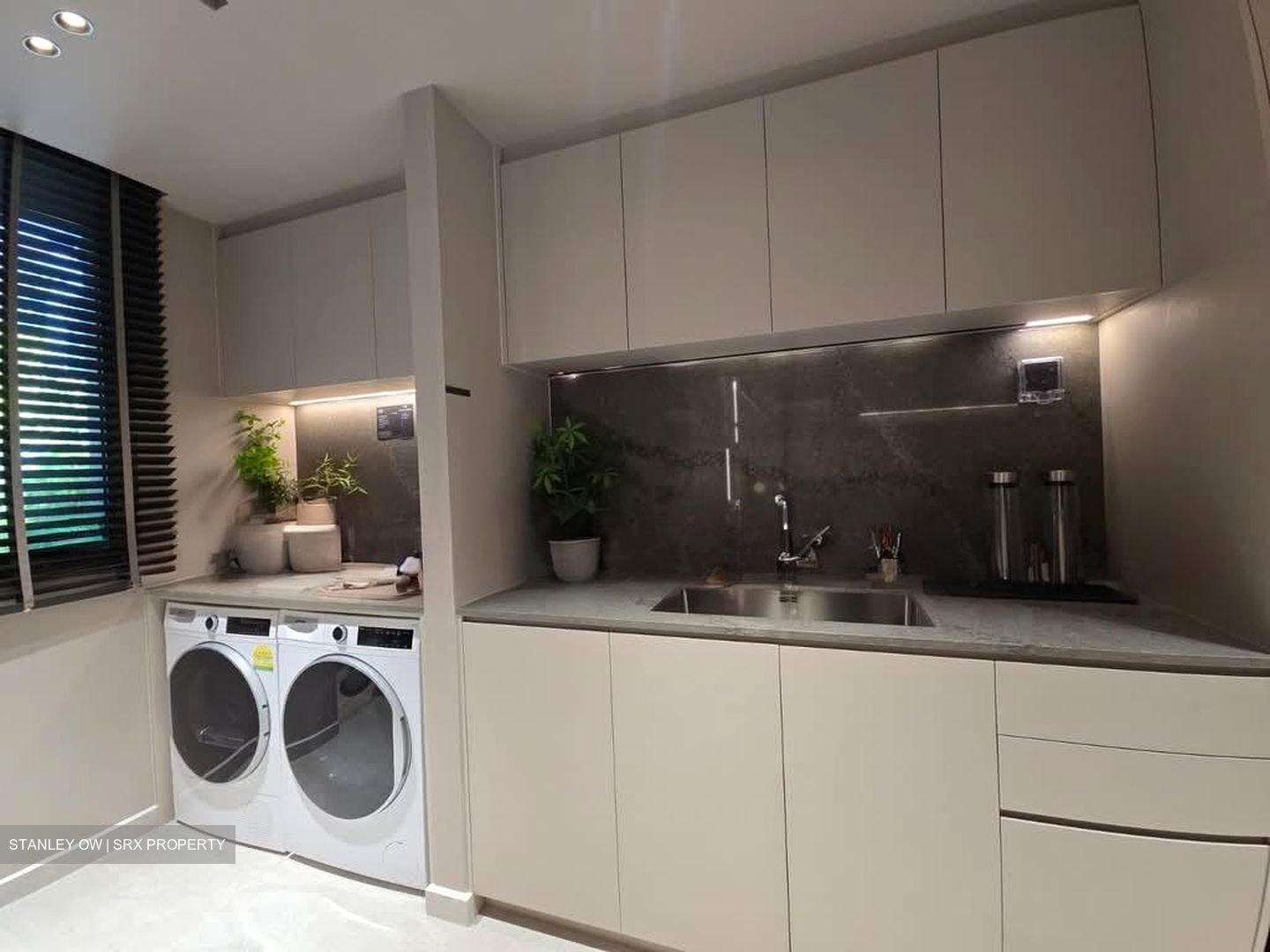 River Modern (D9), Apartment #527440301